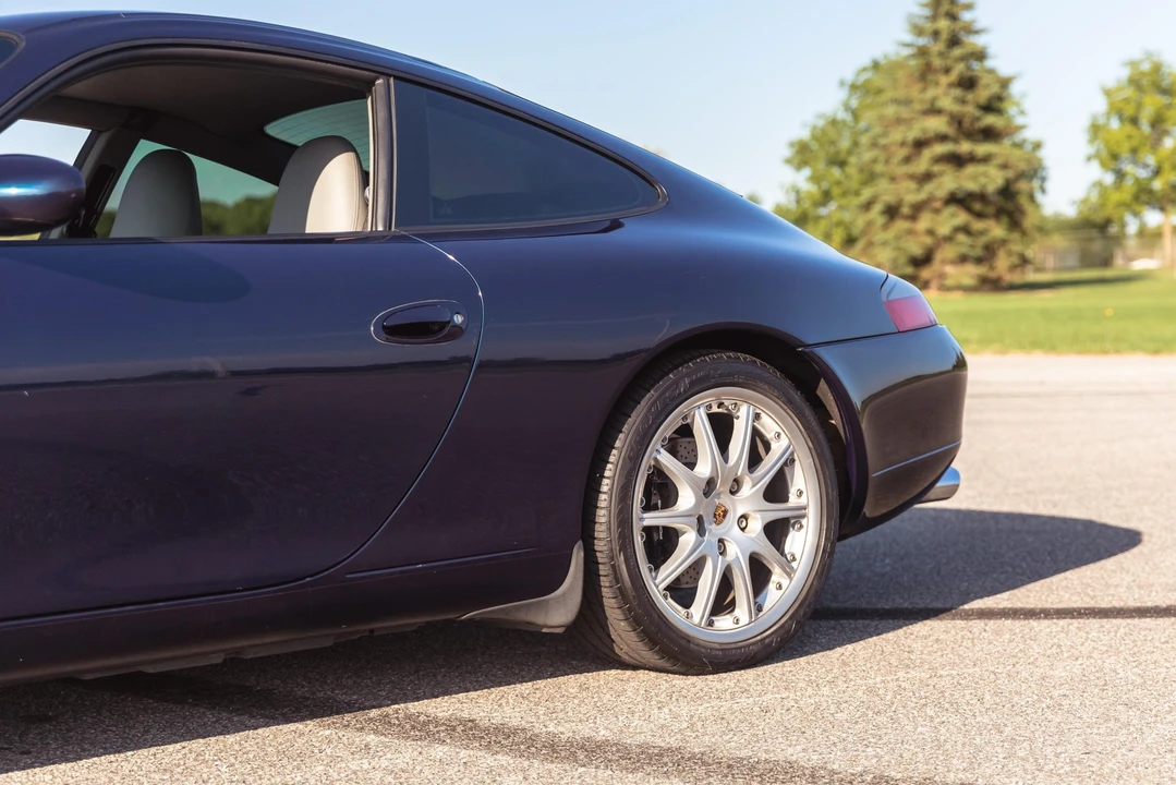 1999 Porsche 996 Carrera - Image 22 of 31