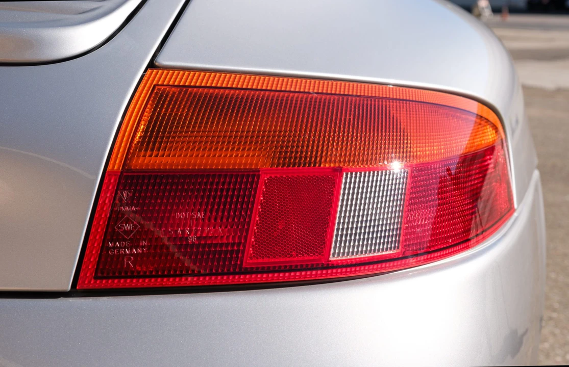 1999 Porsche 996 Carrera - Image 28 of 31