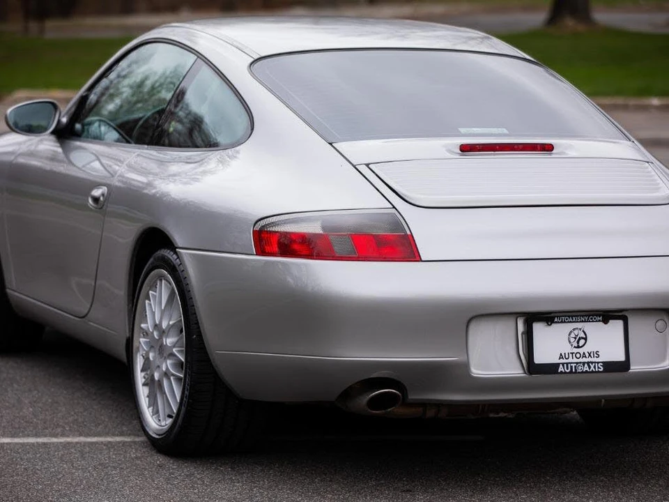 1999 Porsche 996 Carrera - Image 24 of 31