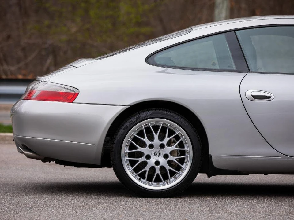 1999 Porsche 996 Carrera - Image 28 of 31