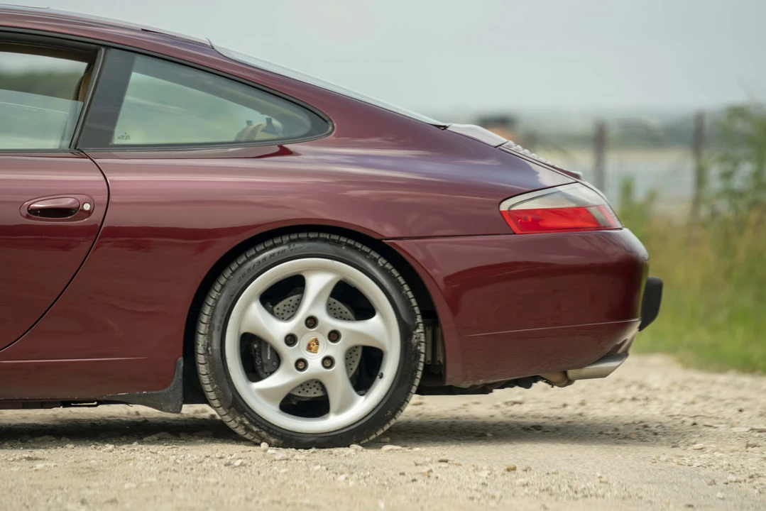 1999 Porsche 996 Carrera - Image 24 of 31