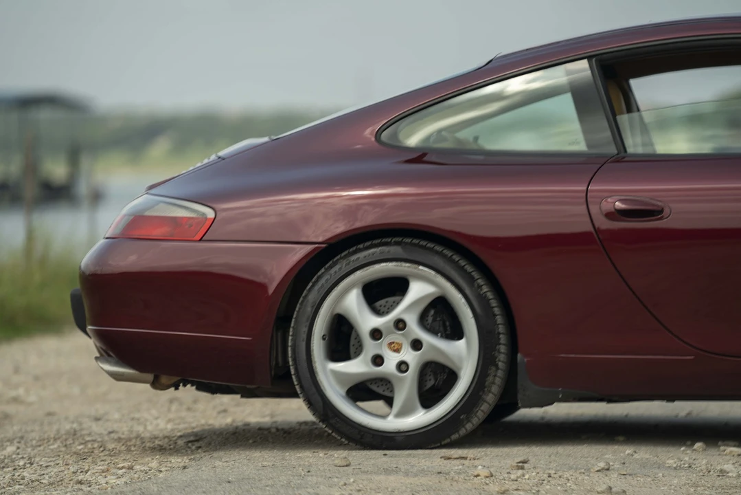 1999 Porsche 996 Carrera - Image 25 of 31
