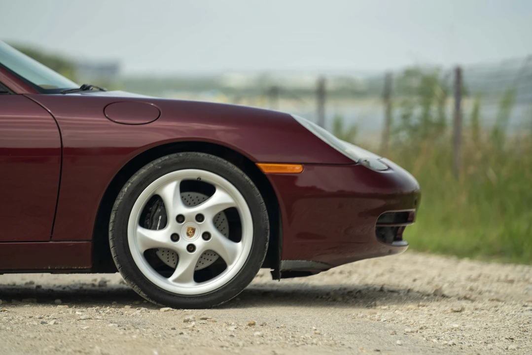 1999 Porsche 996 Carrera - Image 27 of 31