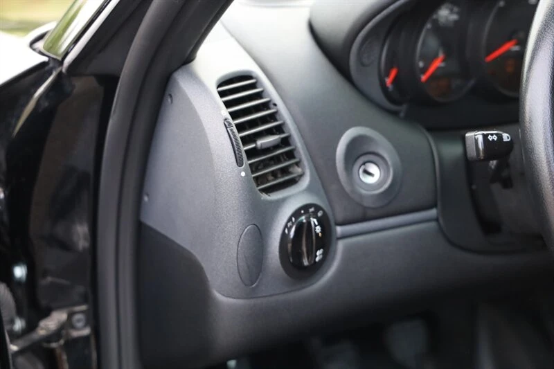 1999 Porsche 996 Carrera - Image 17 of 31