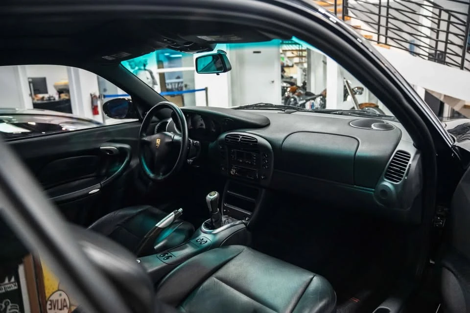 1999 Porsche 996 Carrera - Image 10 of 20