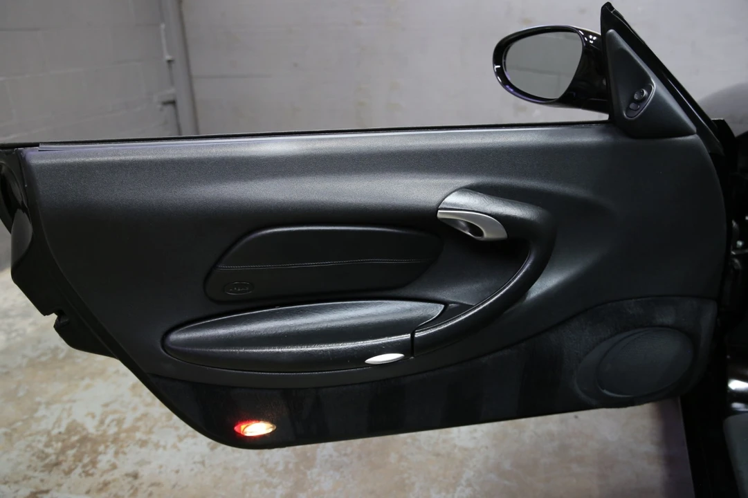 1999 Porsche 996 Carrera - Image 28 of 31