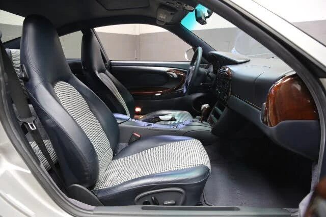 1999 Porsche 996 Carrera - Image 22 of 31