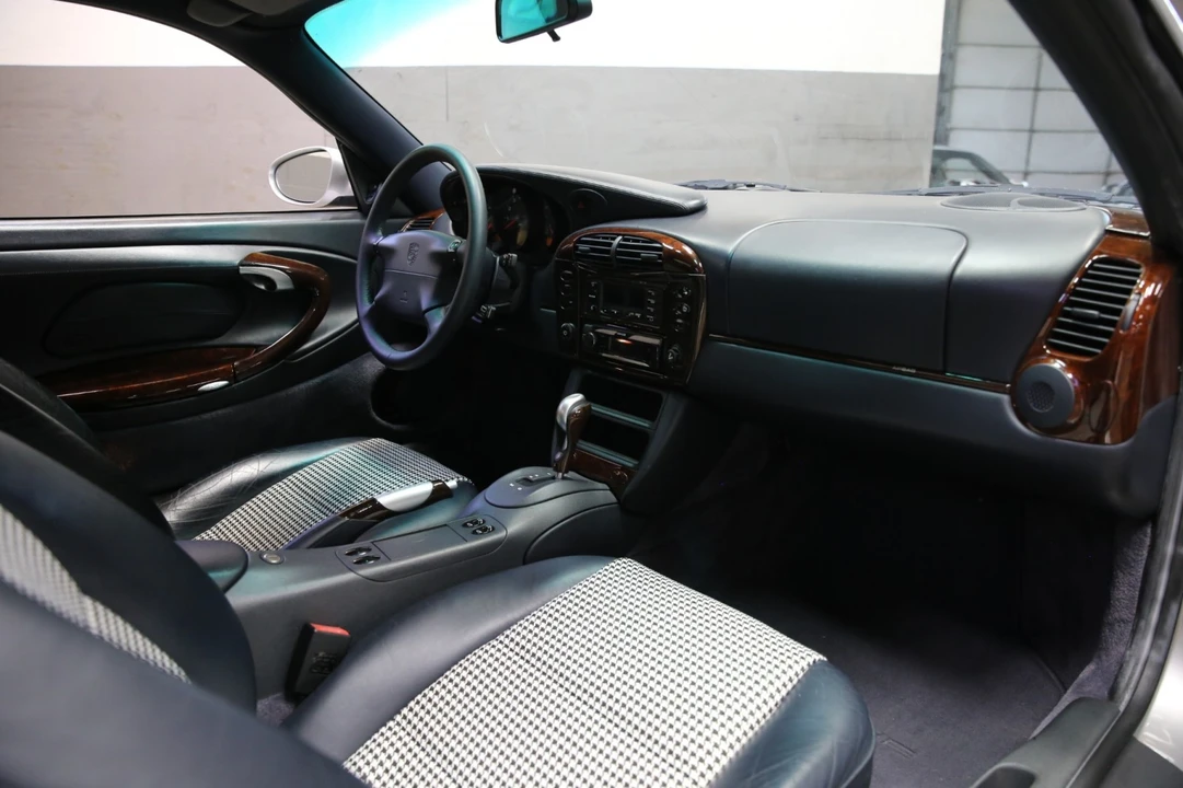 1999 Porsche 996 Carrera - Image 26 of 31