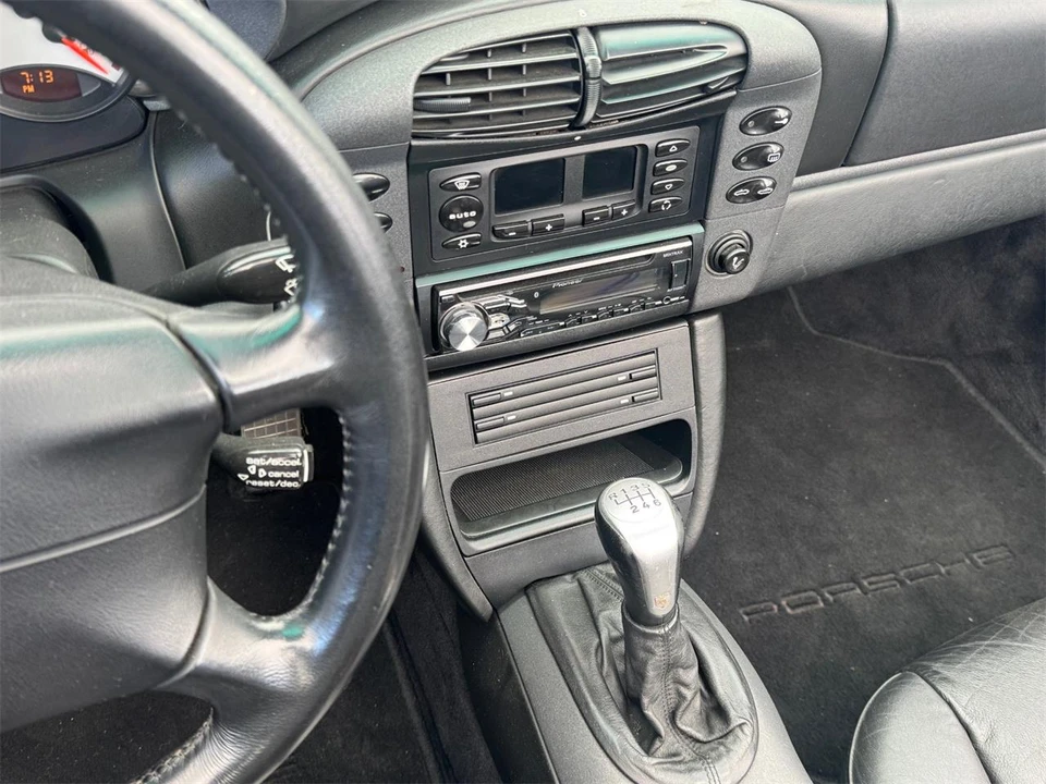 1999 Porsche 996 Carrera - Image 28 of 31