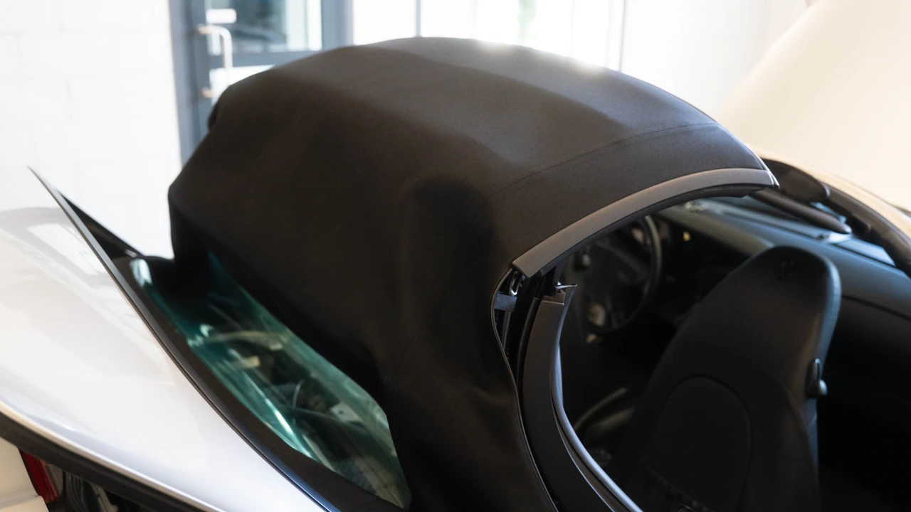 1998 Porsche 986 Boxster - Image 24 of 31