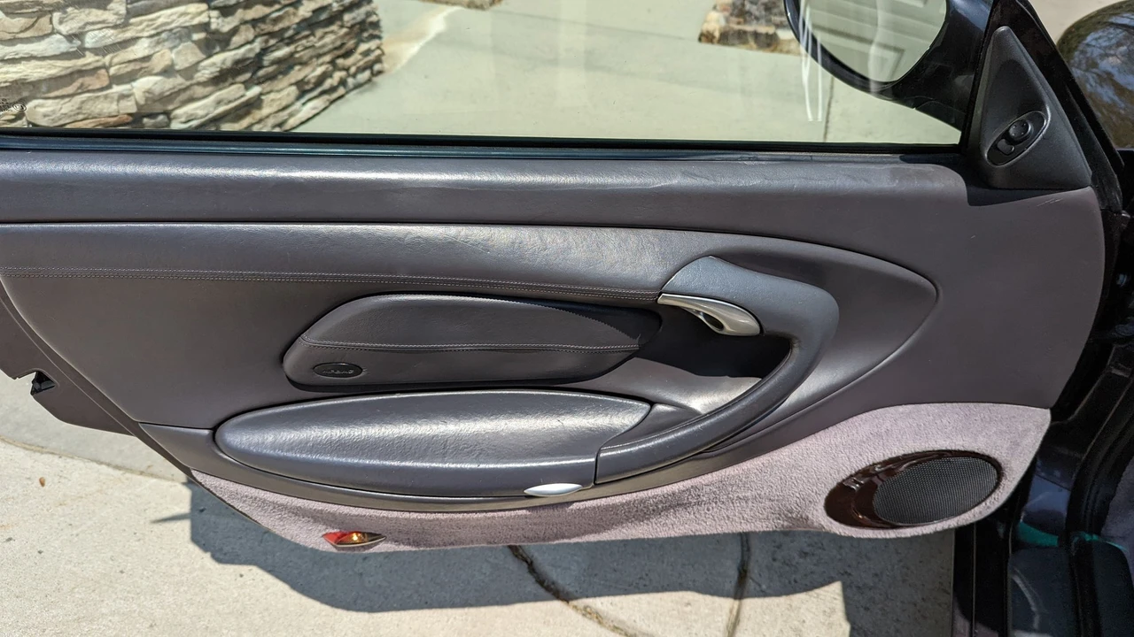 1999 Porsche 996 Carrera - Image 6 of 31