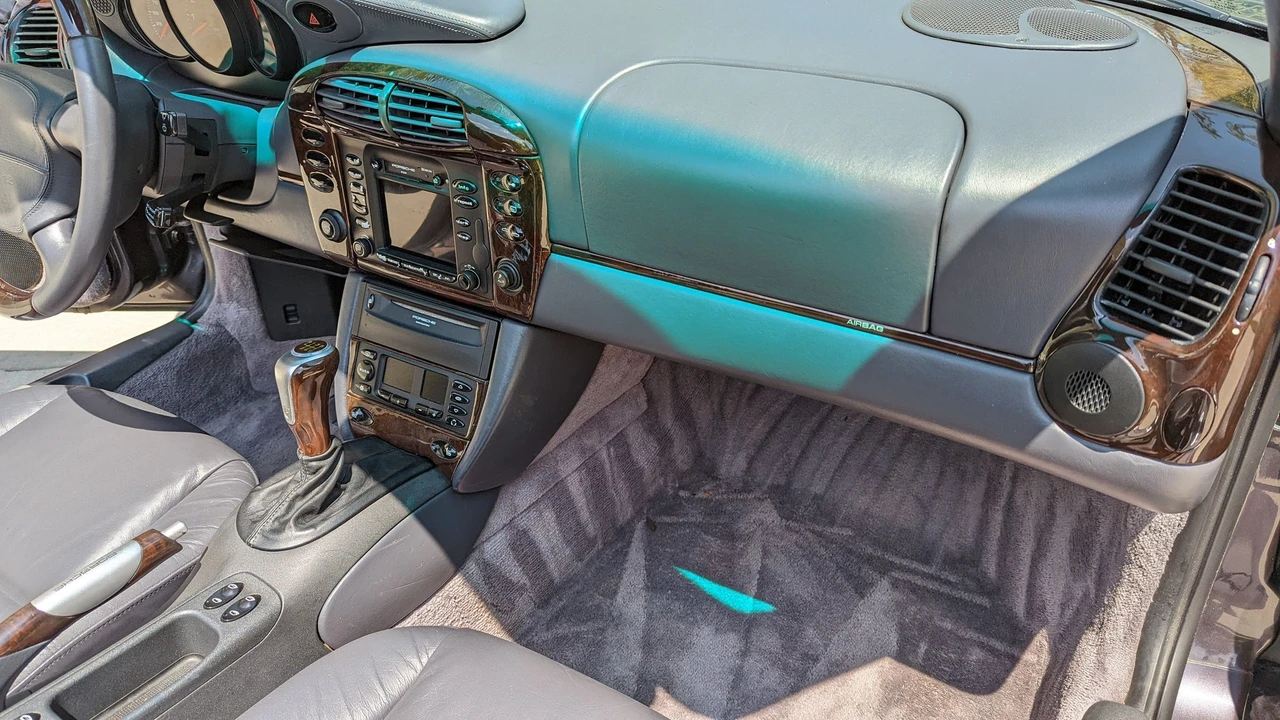 1999 Porsche 996 Carrera - Image 28 of 31