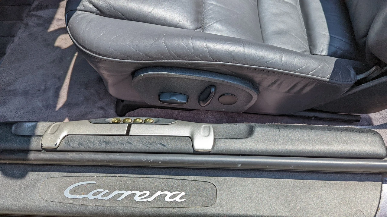 1999 Porsche 996 Carrera - Image 25 of 31