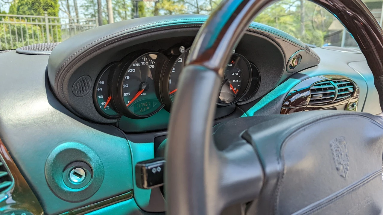 1999 Porsche 996 Carrera - Image 24 of 31
