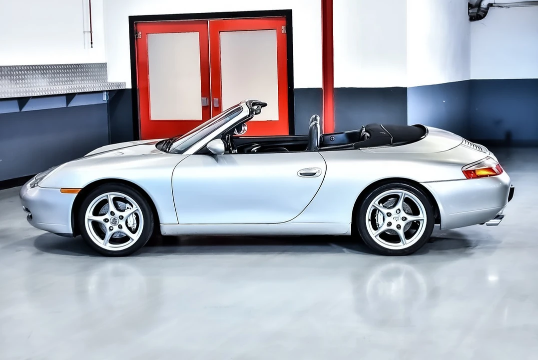 1999 Porsche 996 Carrera 4 - Image 22 of 30
