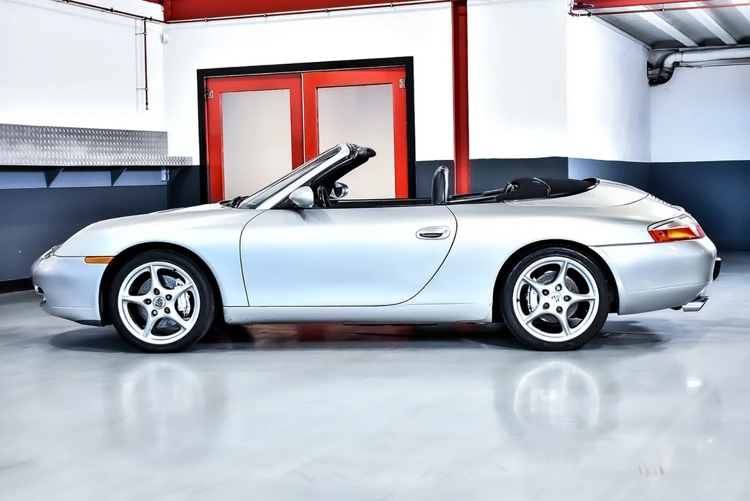 1999 Porsche 996 Carrera 4 - Image 23 of 30