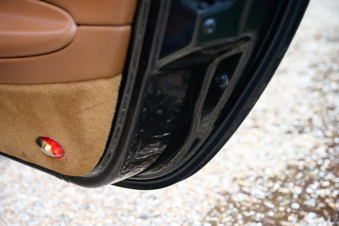 1999 Porsche 996 Carrera 4 - Image 27 of 30