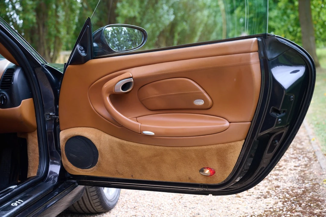 1999 Porsche 996 Carrera 4 - Image 26 of 30