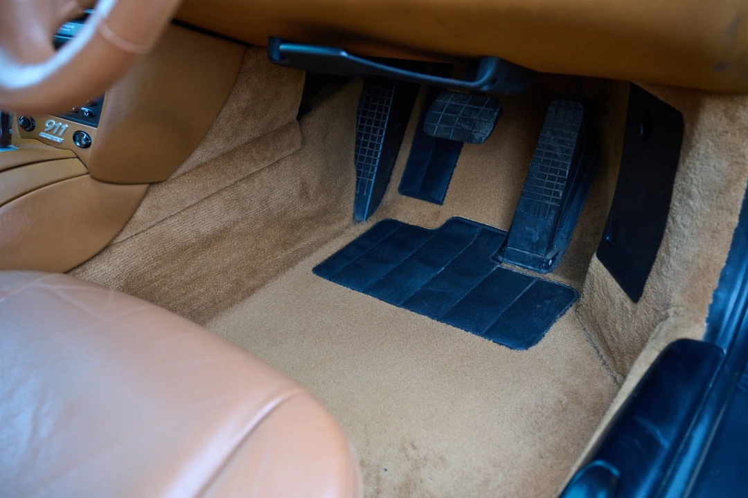 1999 Porsche 996 Carrera 4 - Image 25 of 30