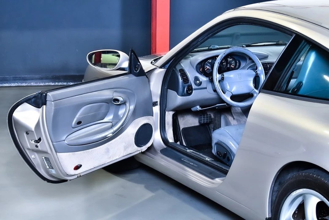 1999 Porsche 996 Carrera - Image 29 of 31