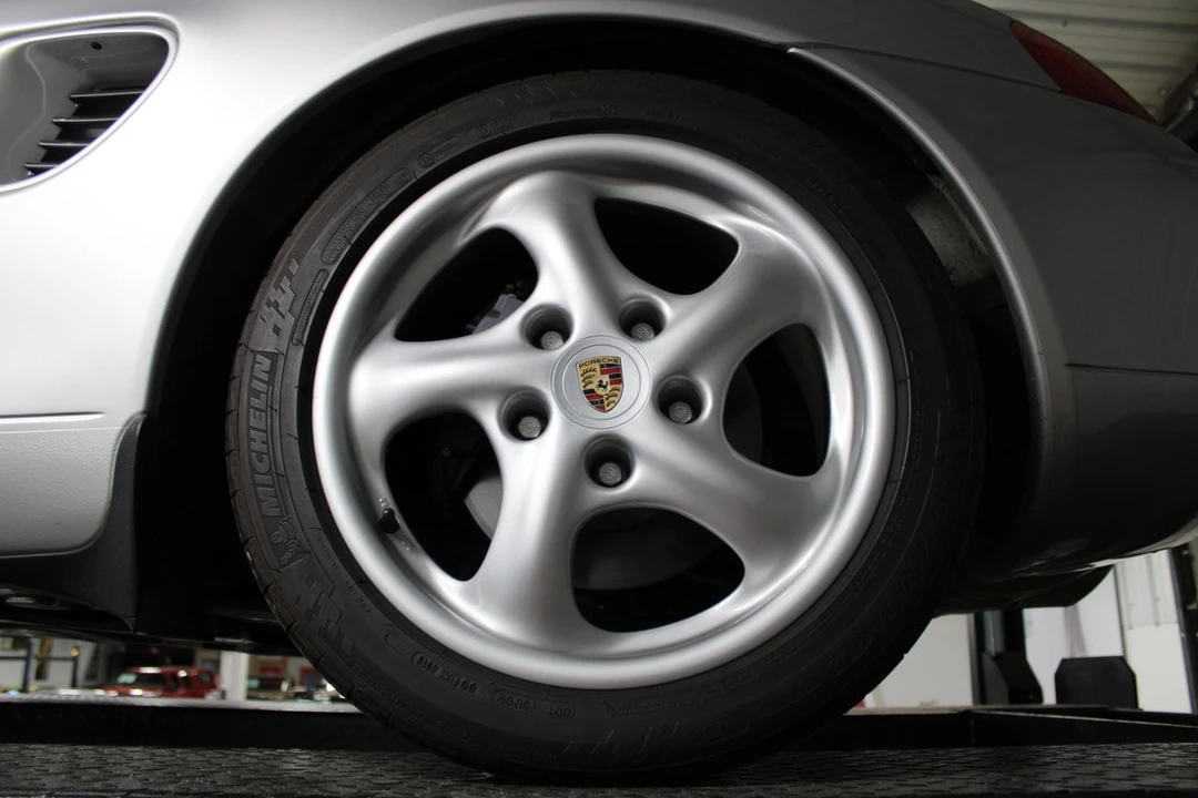 1999 Porsche 986 Boxster - Image 9 of 31