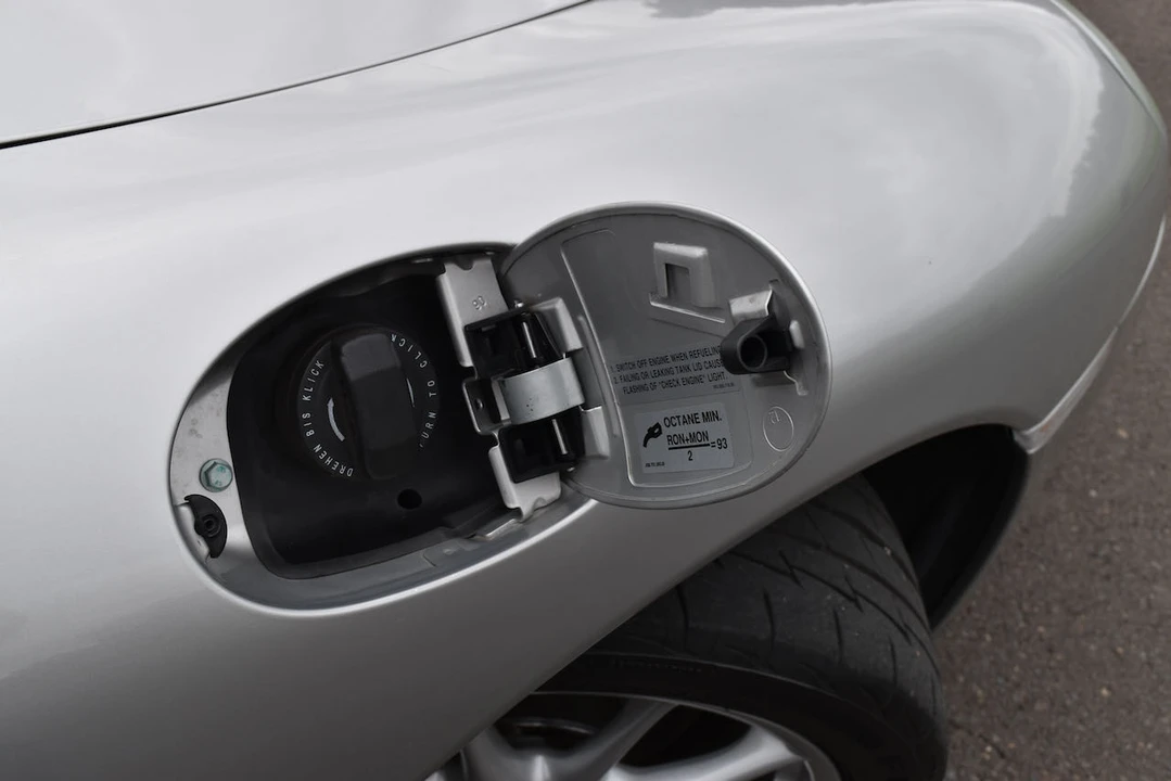 1999 Porsche 986 Boxster - Image 28 of 31