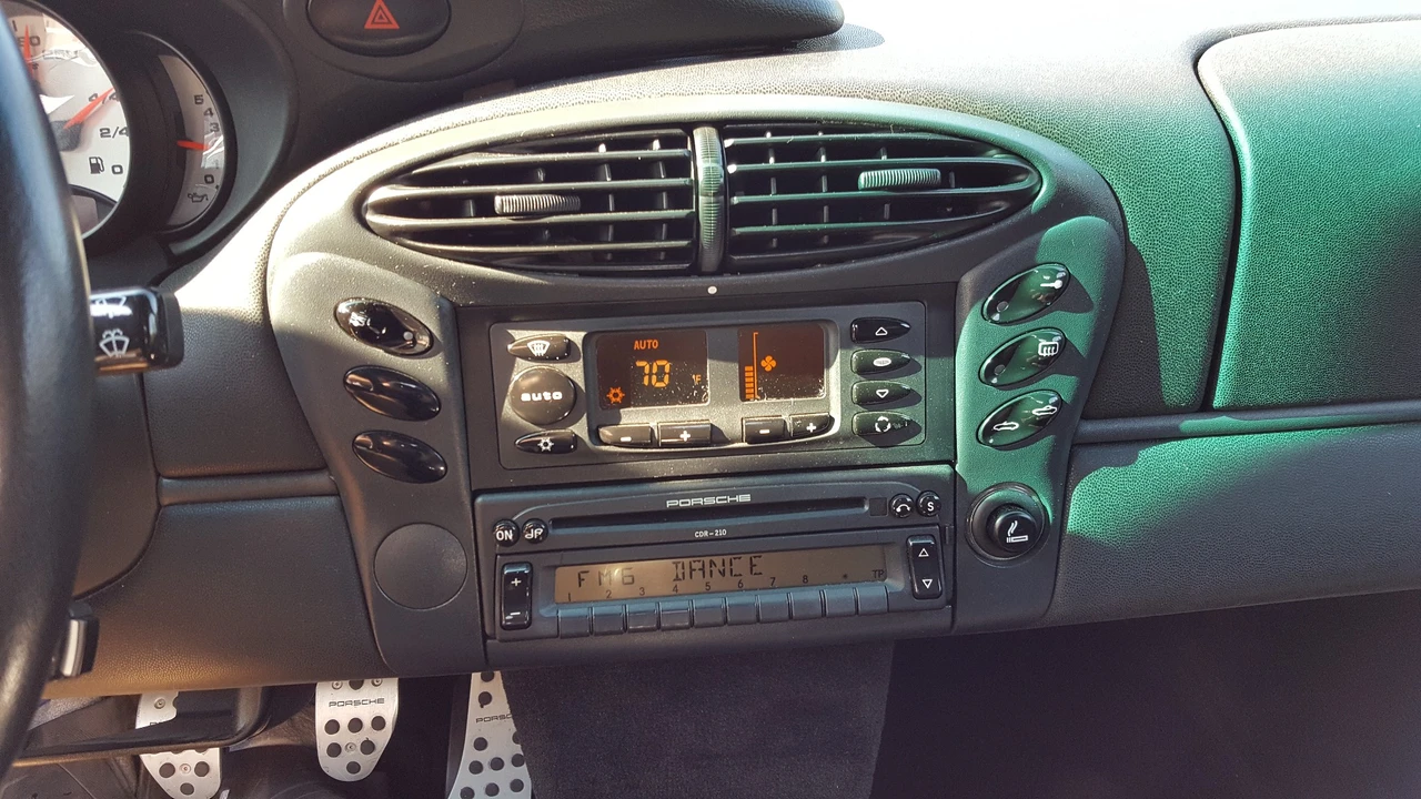1999 Porsche 986 Boxster - Image 24 of 31