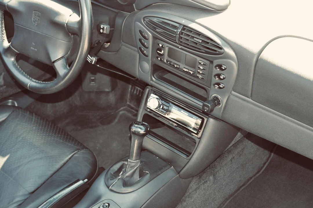 1999 Porsche 986 Boxster - Image 25 of 31