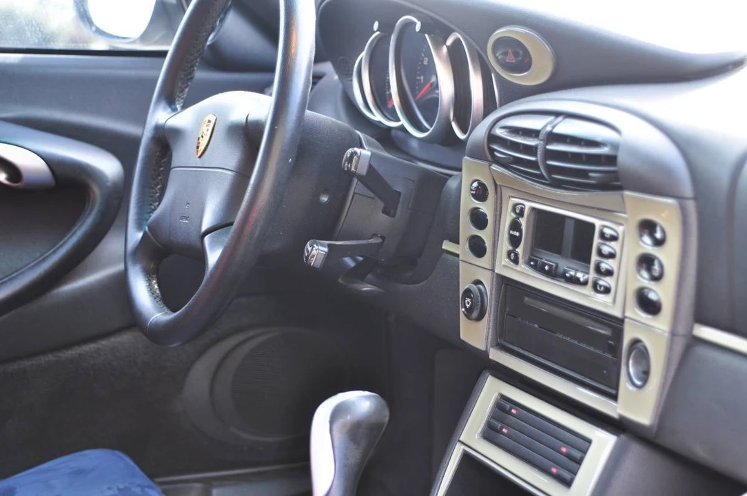 1999 Porsche 996 Carrera - Image 17 of 20