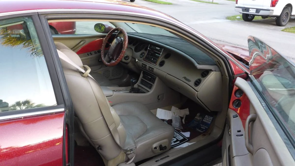 1999 Buick Riviera - Image 2 of 5