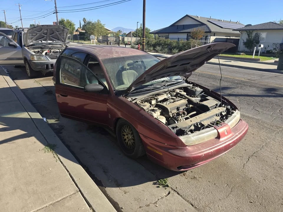 1999 Saturn - Image 4 of 4