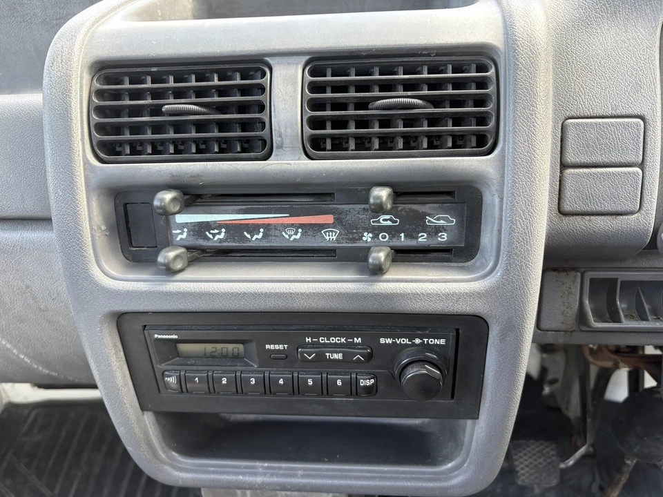 1999 Subaru Sambar 5th Gen - Image 18 of 31