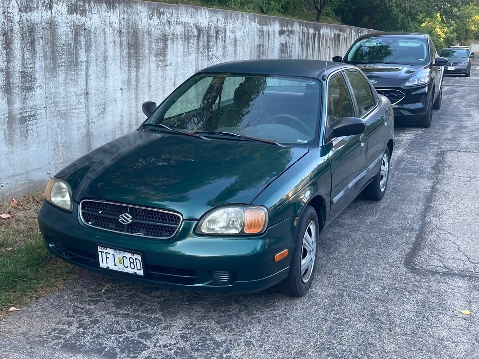 1999 Suzuki - Image 2 of 4