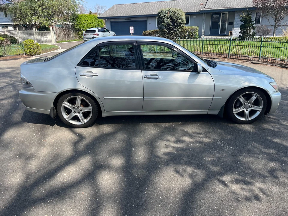 1999 Toyota - Image 17 of 31