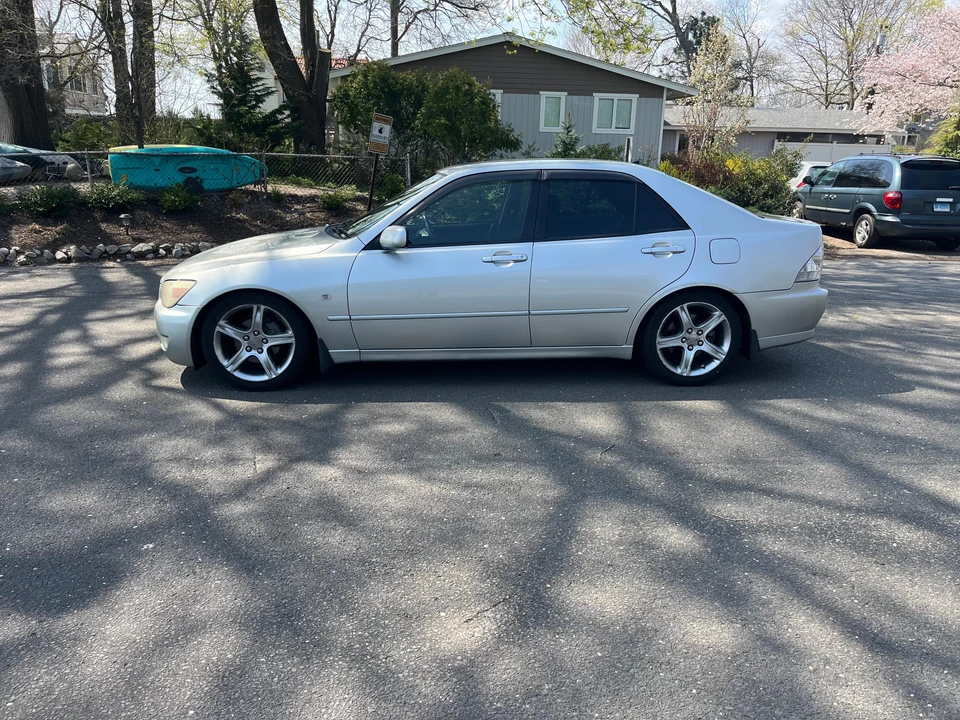 1999 Toyota - Image 10 of 31
