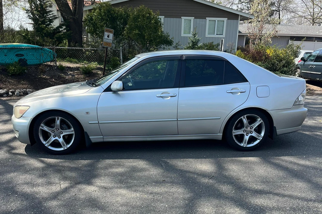 1999 Toyota - Image 3 of 31
