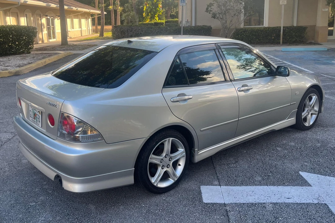 1999 Toyota - Image 4 of 31