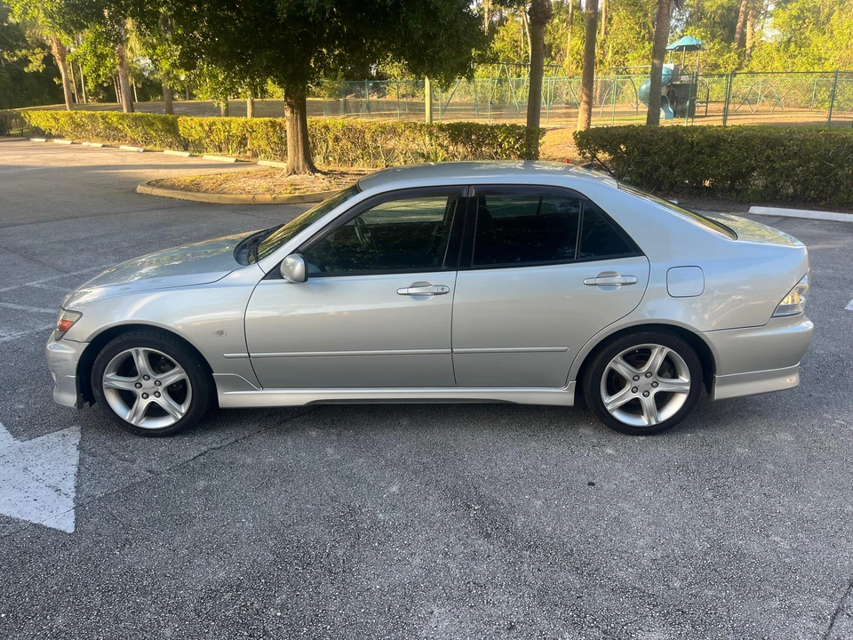 1999 Toyota - Image 10 of 31