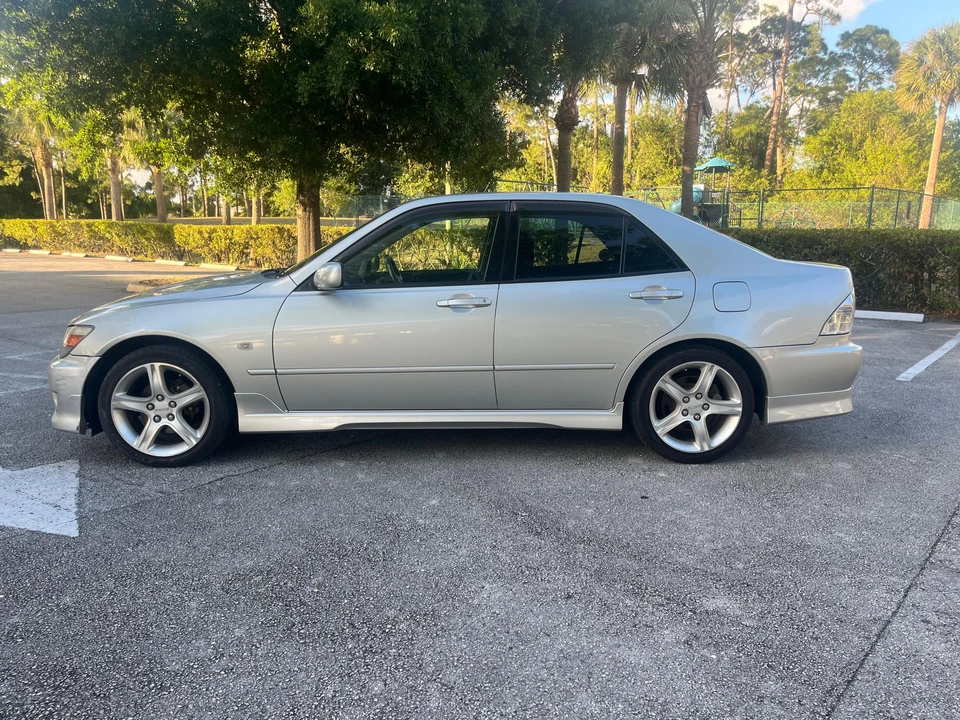 1999 Toyota - Image 9 of 31