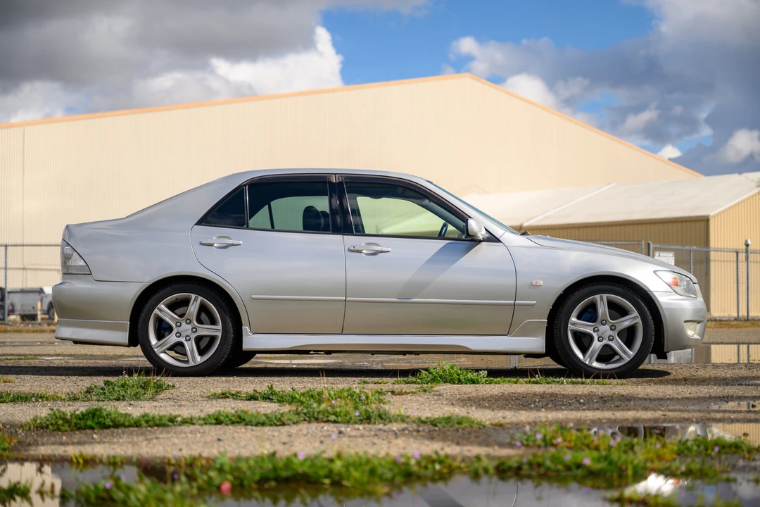 1999 Lexus IS 1st Gen - Image 17 of 31