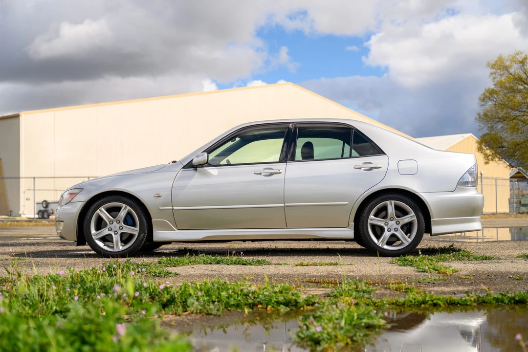 1999 Lexus IS 1st Gen - Image 4 of 31