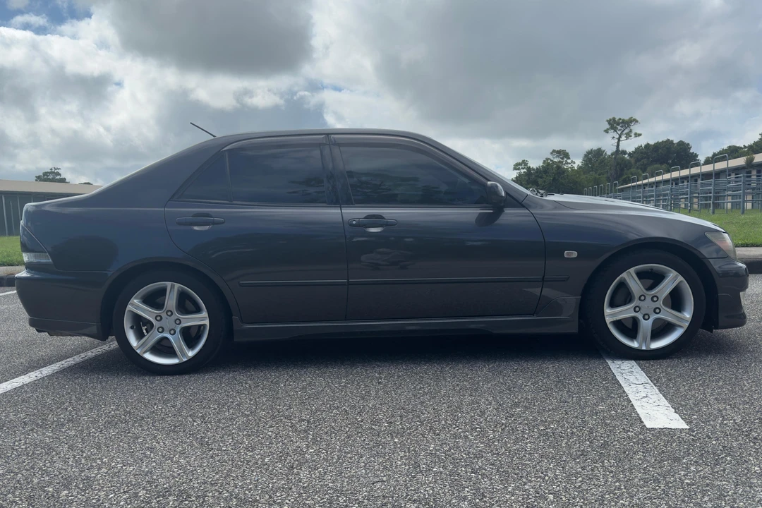 1999 Toyota - Image 3 of 31