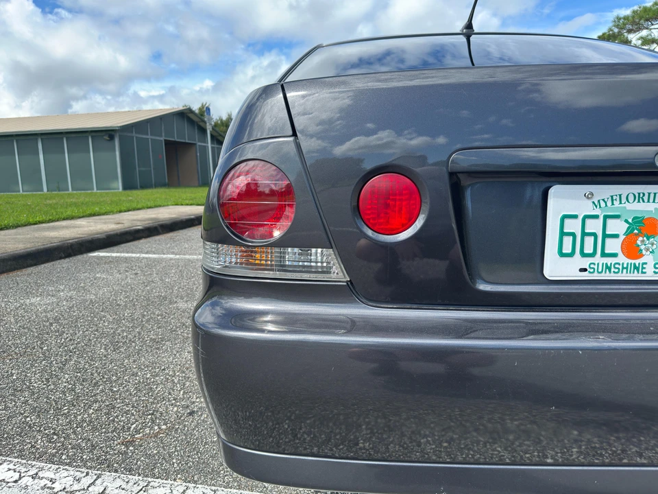 1999 Toyota - Image 14 of 31
