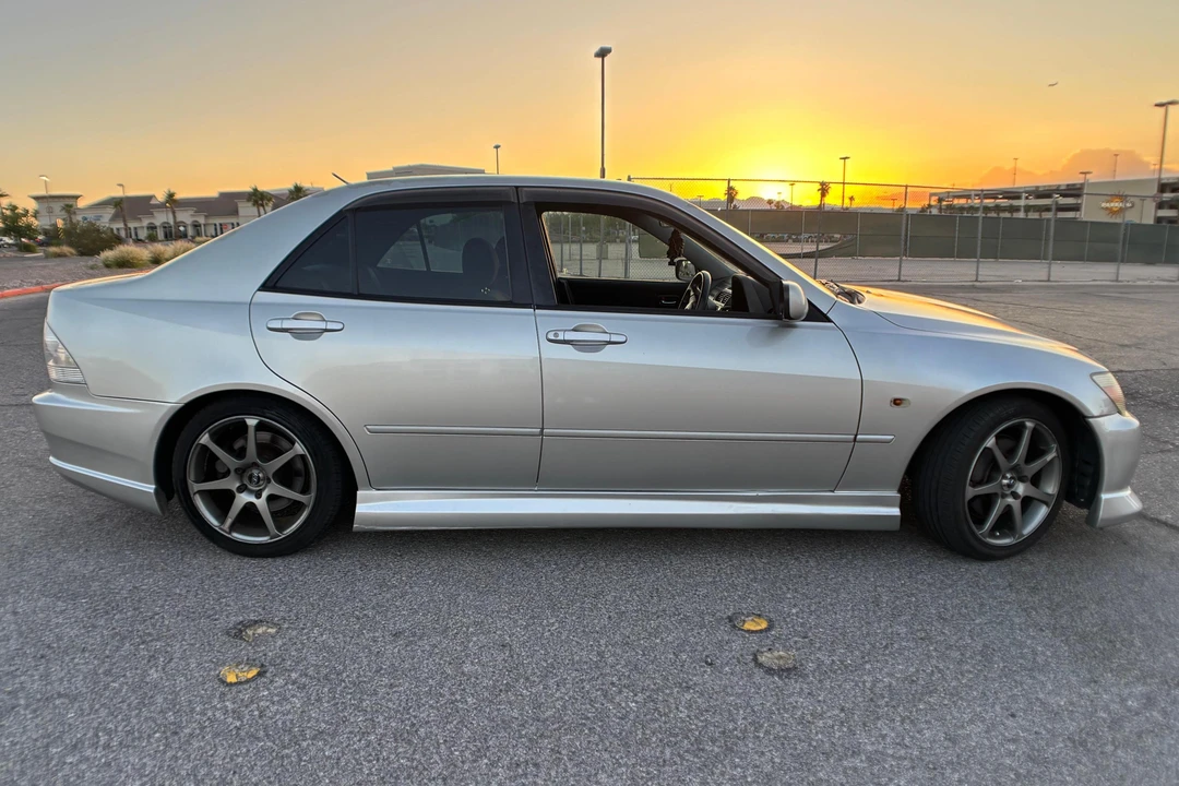 1999 Toyota - Image 3 of 31