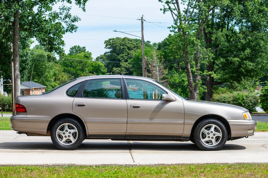 1999 Toyota Avalon 1st Gen - Image 3 of 31
