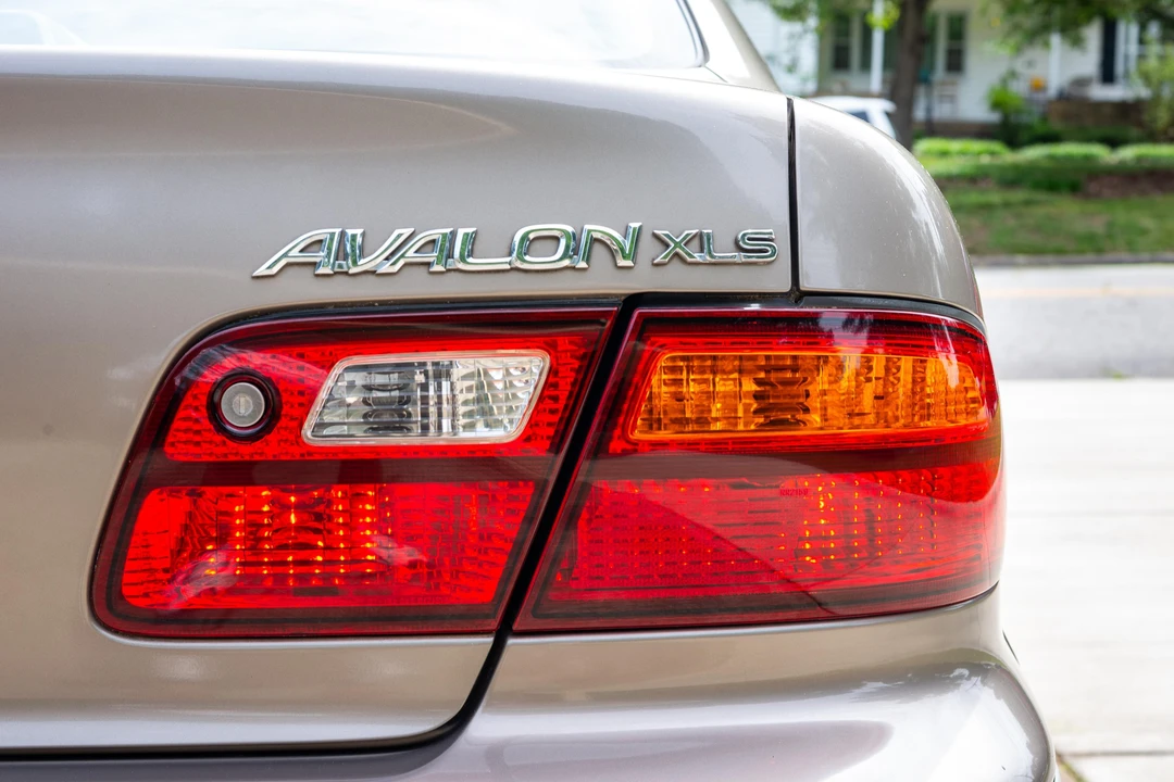 1999 Toyota Avalon 1st Gen - Image 14 of 31