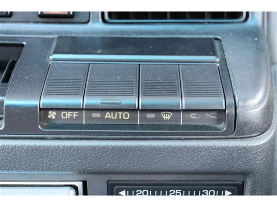 1999 Toyota Crown 10th Gen - Image 12 of 31