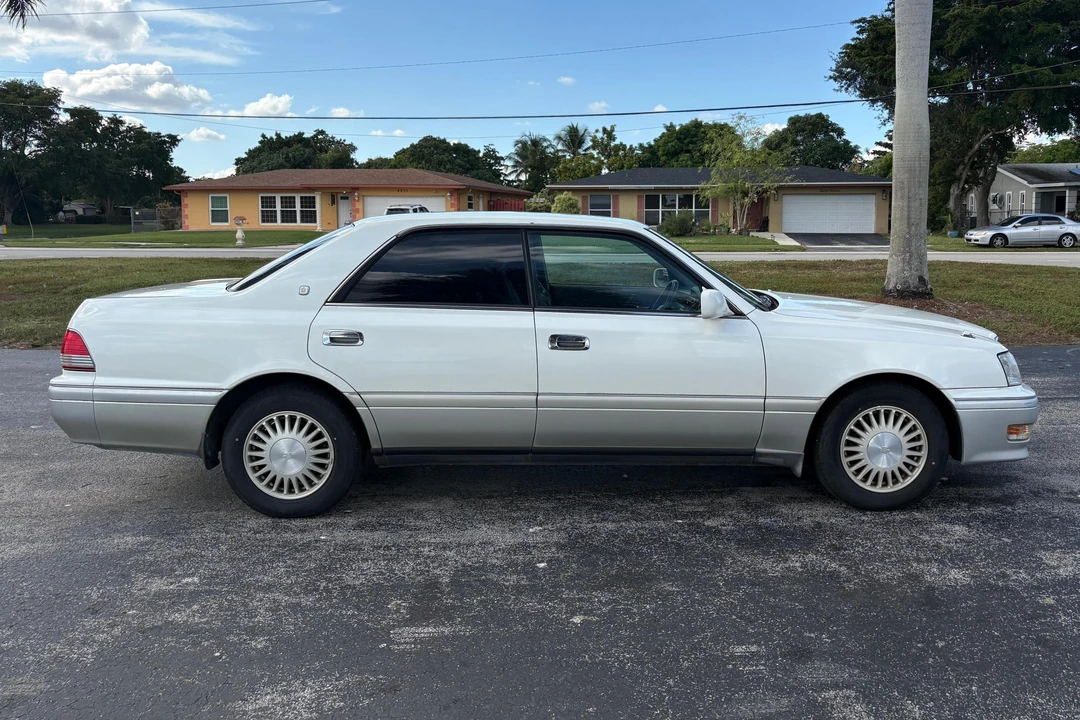 1999 Toyota Crown 10th Gen - Image 3 of 31