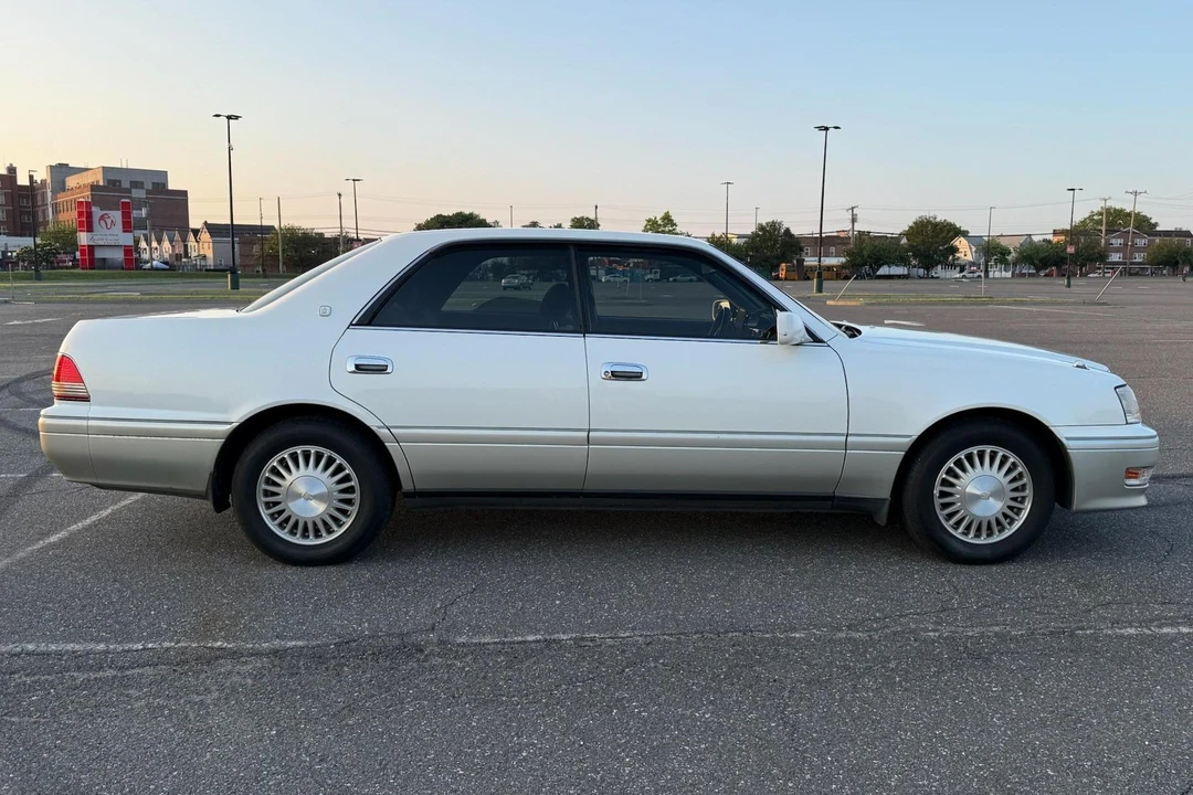 1999 Toyota Crown 10th Gen - Image 3 of 31