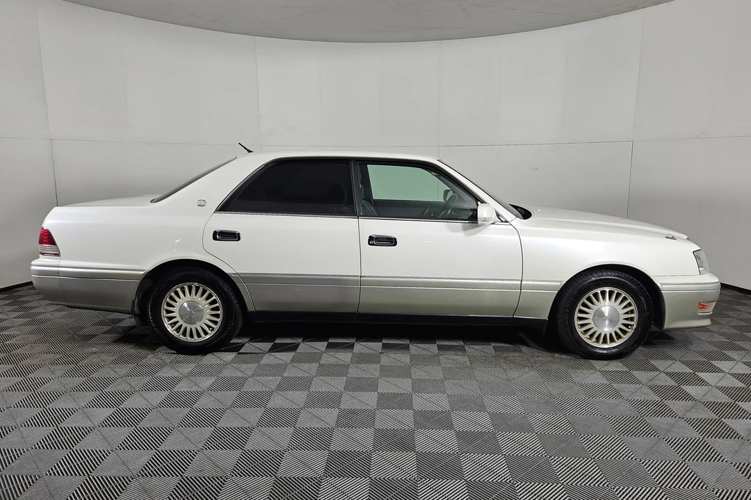 1999 Toyota Crown 10th Gen - Image 3 of 31